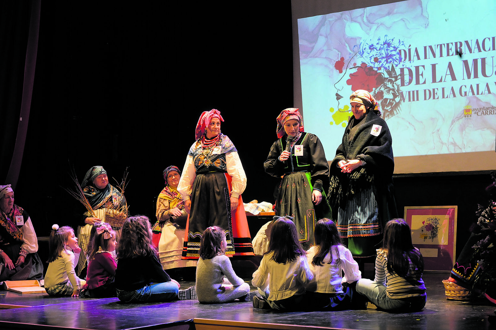 Sofcaple trasladó este año su gala al mundo rural y sus tradiciones estuvieron presentes en el escenario con la Escuela de Música de Carrizo | MAURICIO PEÑA