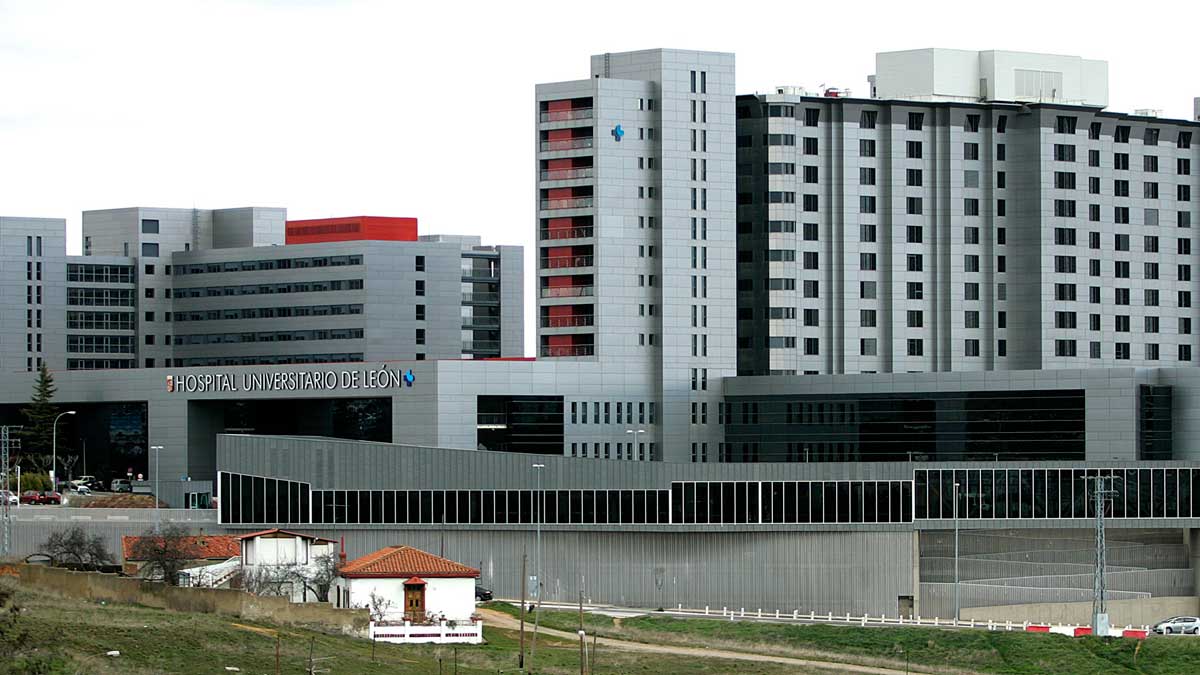 Vista general del Hospital Universitario de León tras la última ampliación. | CARLOS S. CAMPILLO (ICAL)