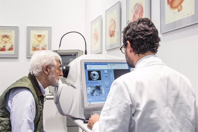 Los afectados por glaucoma recuerdan la importancia de acudir a revisiones ópticas con el especialista. | EUROPA PRESS