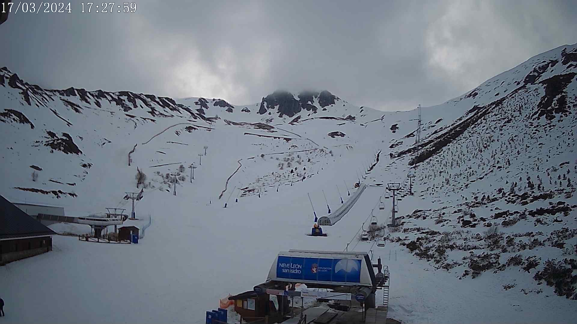 Las instalaciones de la estación invernal de San Isidro en la tarde de este domingo. | L.N.C.