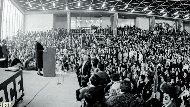 La Pasionaria también estuvo en León en un multitudinario mitin en 1977, apoyando la candidatura del PCE para las elecciones generales. | FERNANDO RUBIO