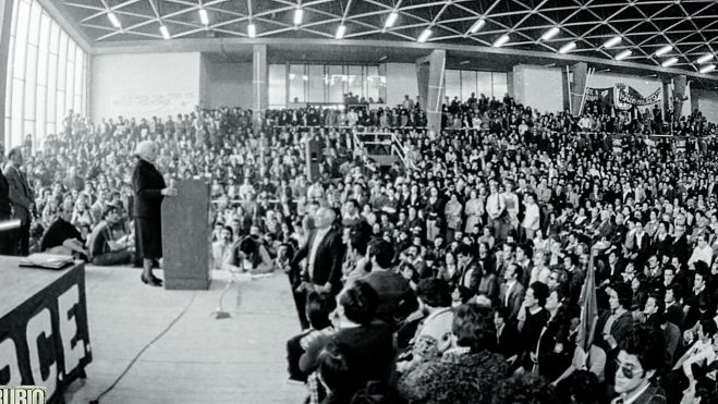 La Pasionaria también estuvo en León en un multitudinario mitin en 1977, apoyando la candidatura del PCE para las elecciones generales. | FERNANDO RUBIO La Pasionaria también estuvo en León en un multitudinario mitin en 1977, apoyando la candidatura del PCE para las elecciones generales. | FERNANDO RUBIO