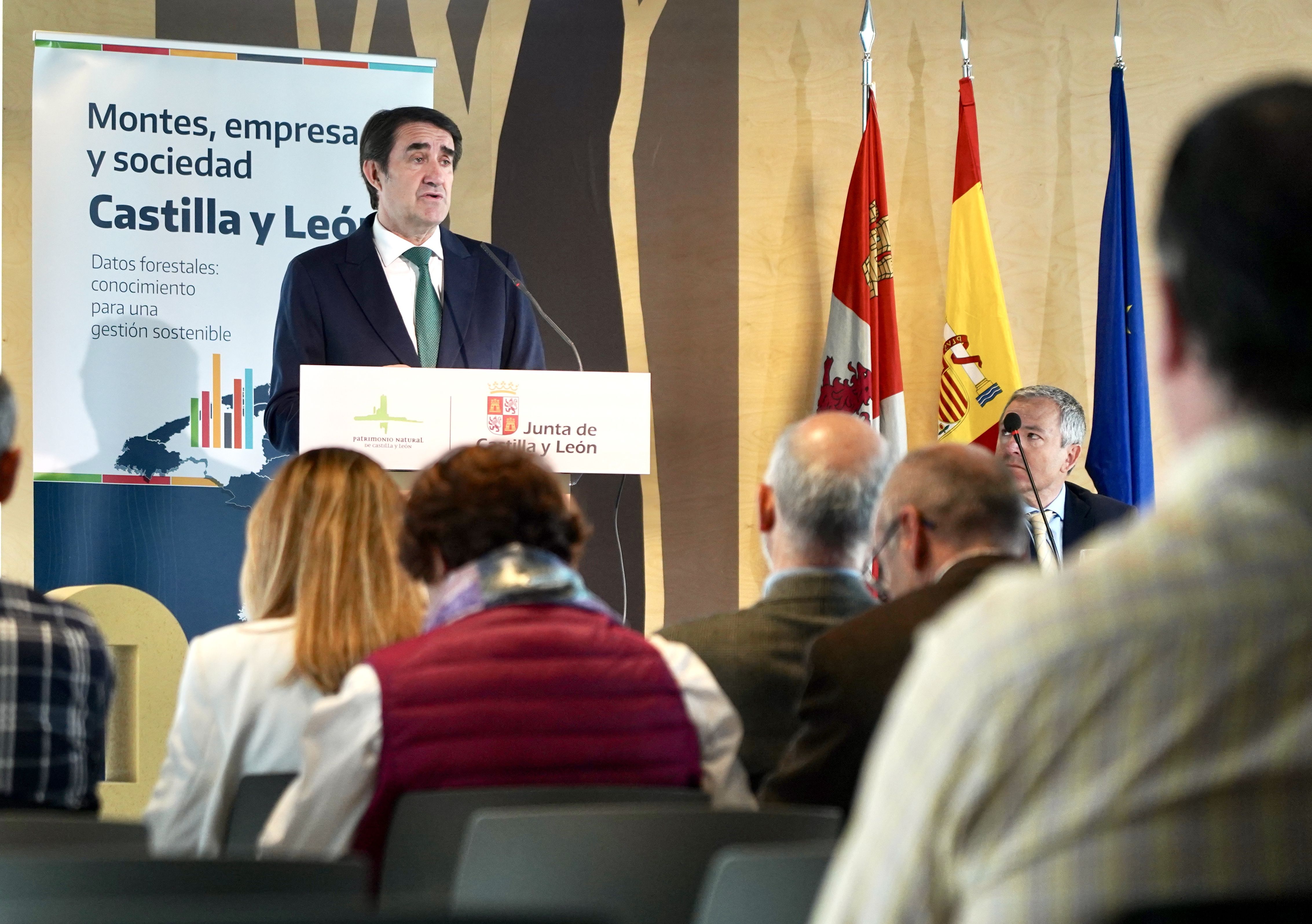 El consejero Juan Carlos Suárez-Quiñones durante la presentación del Portal de Datos Forestales de Castilla y León. | LETICIA PÉREZ (ICAL)