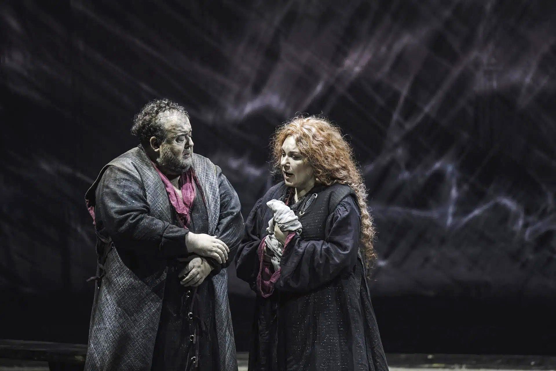 Amartuvshin Enkhbat y María José Siri en ‘Il trovatore’ de Verdi.