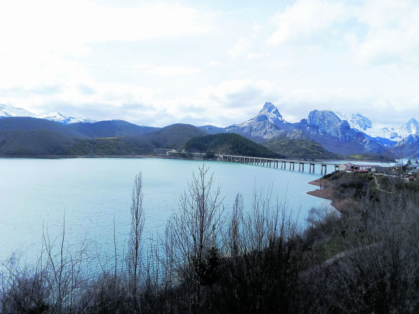 En la fotografía, imagen del embalse de Riaño el pasado fin de semana. | E. NIÑO