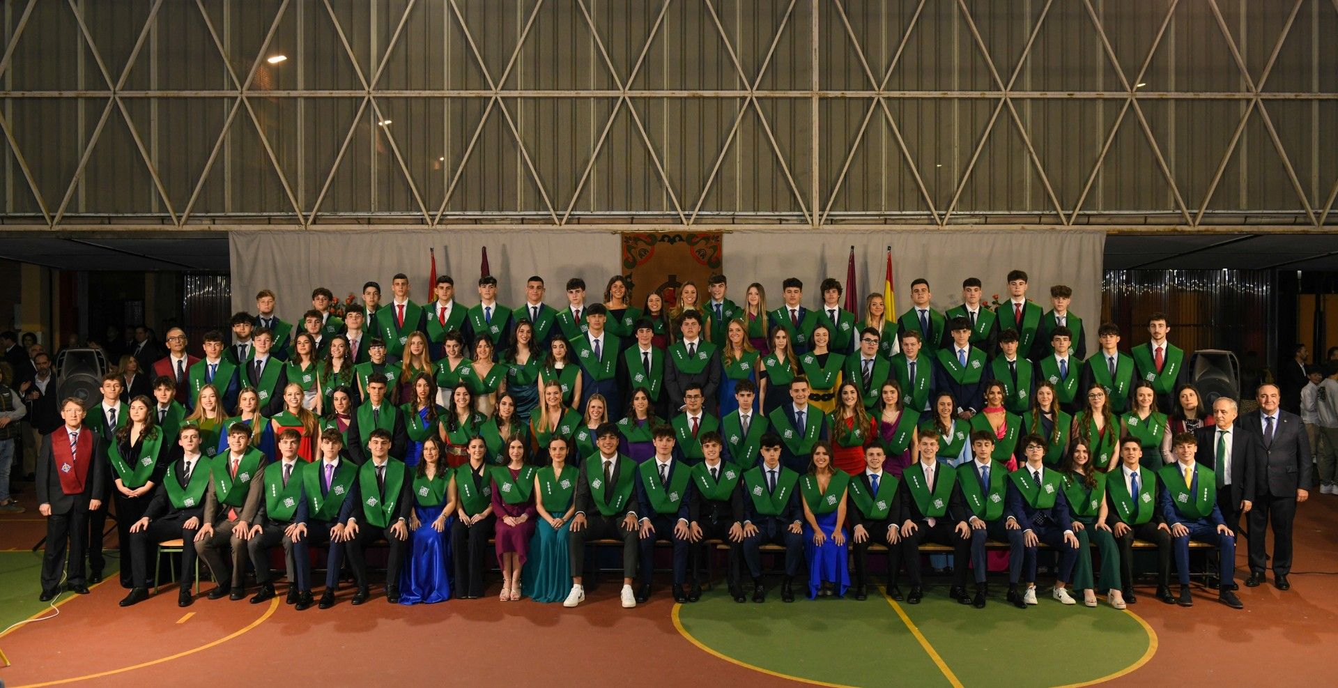 El alumnado se graduó este jueves. |L.N.C.