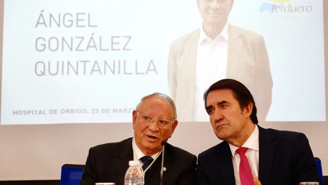 Ángel González Quintanilla en el homenaje junto a Juan Carlos Suárez-Quiñones. | ICAL