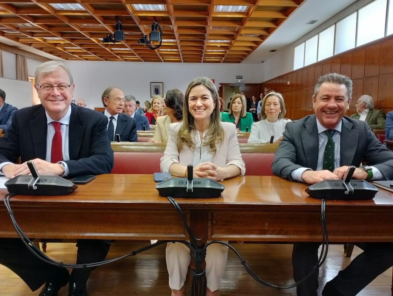 Antonio Silván, Pepa Pardo y Miquel Jerez, este viernes en el Senado. | L.N.C.