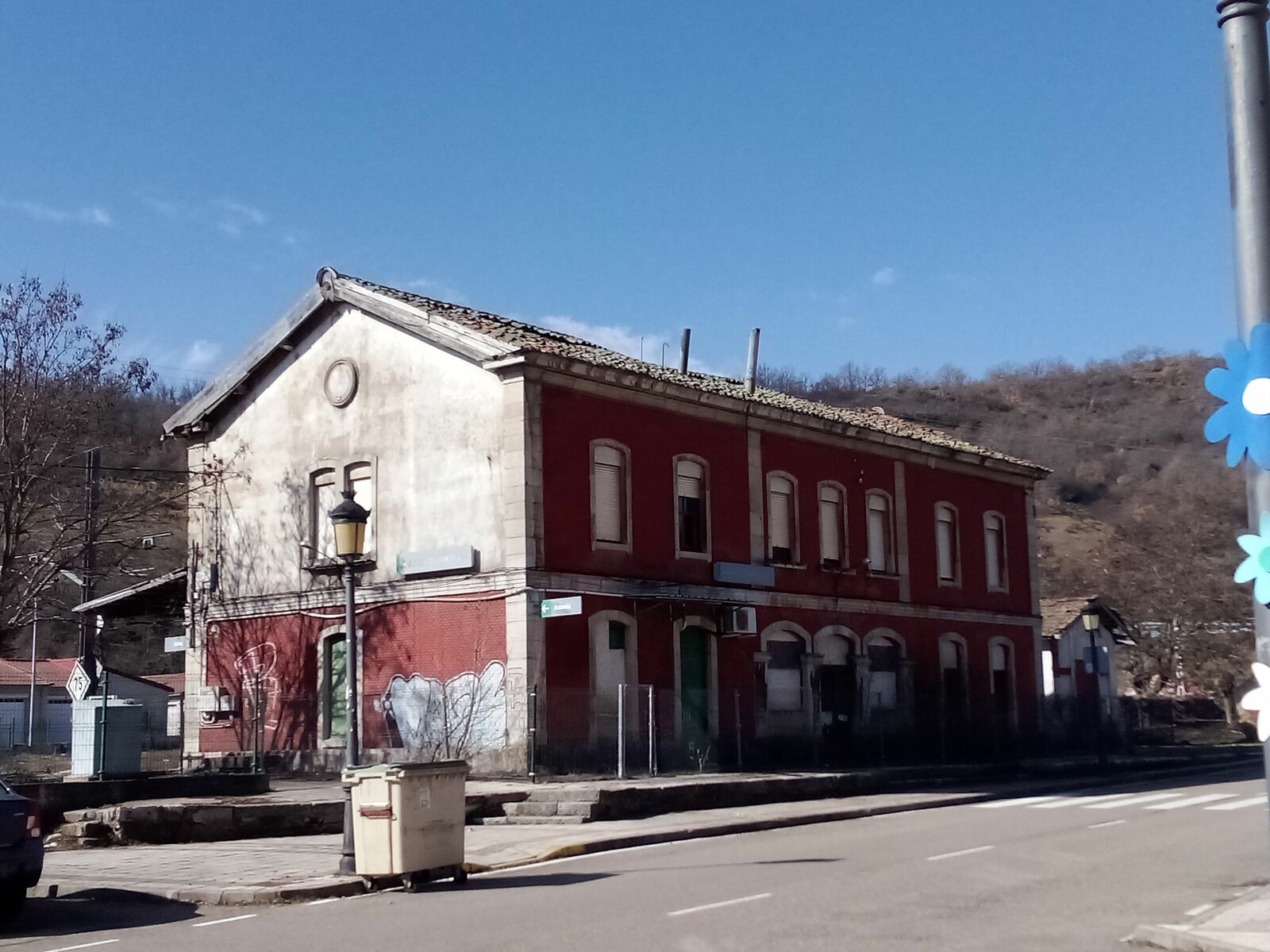 En la imagen, la estación de tren de La Pola de Gordón. | E. NIÑO