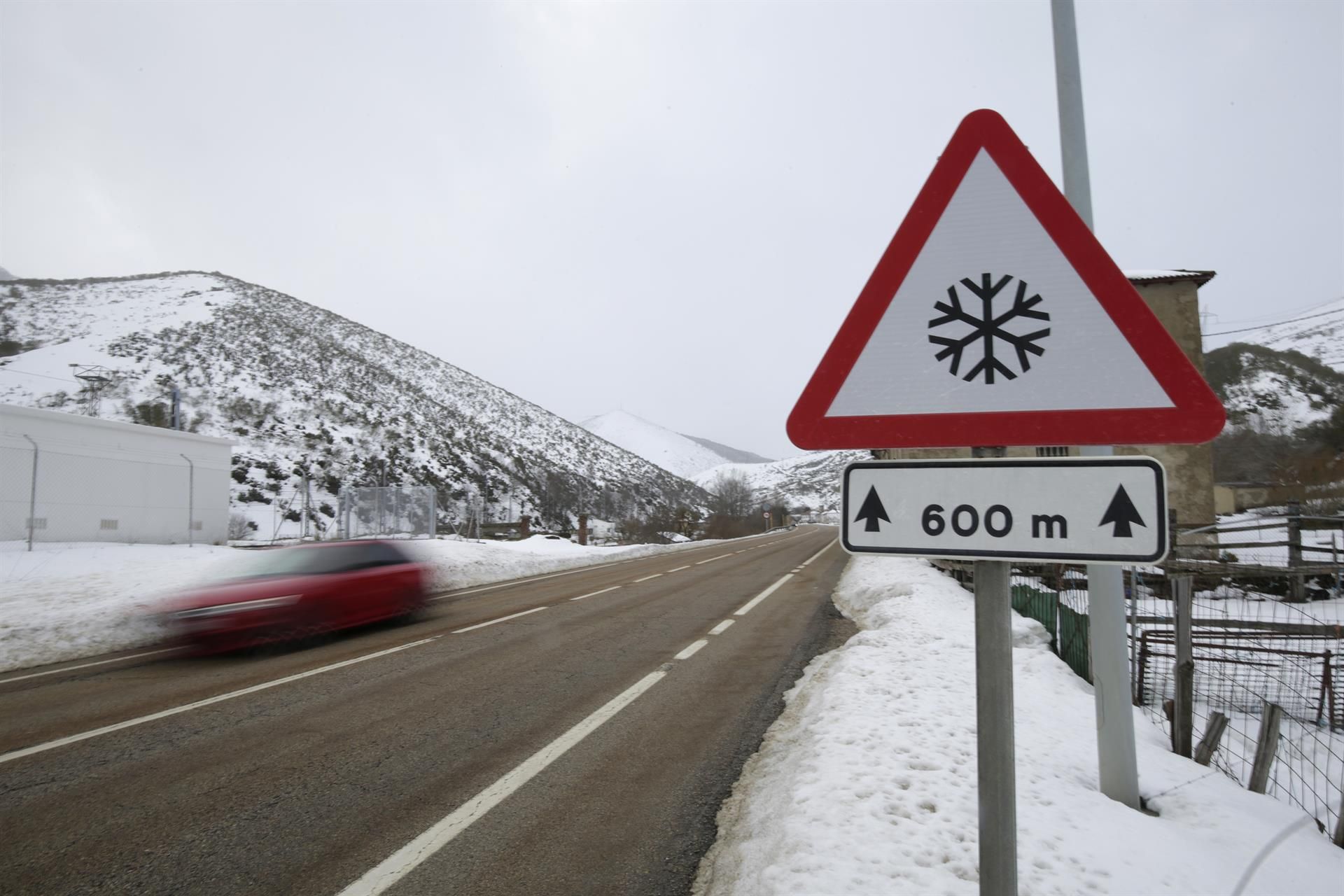 Imagen de archivo de nieve en el Puerto de Pajares. | EP