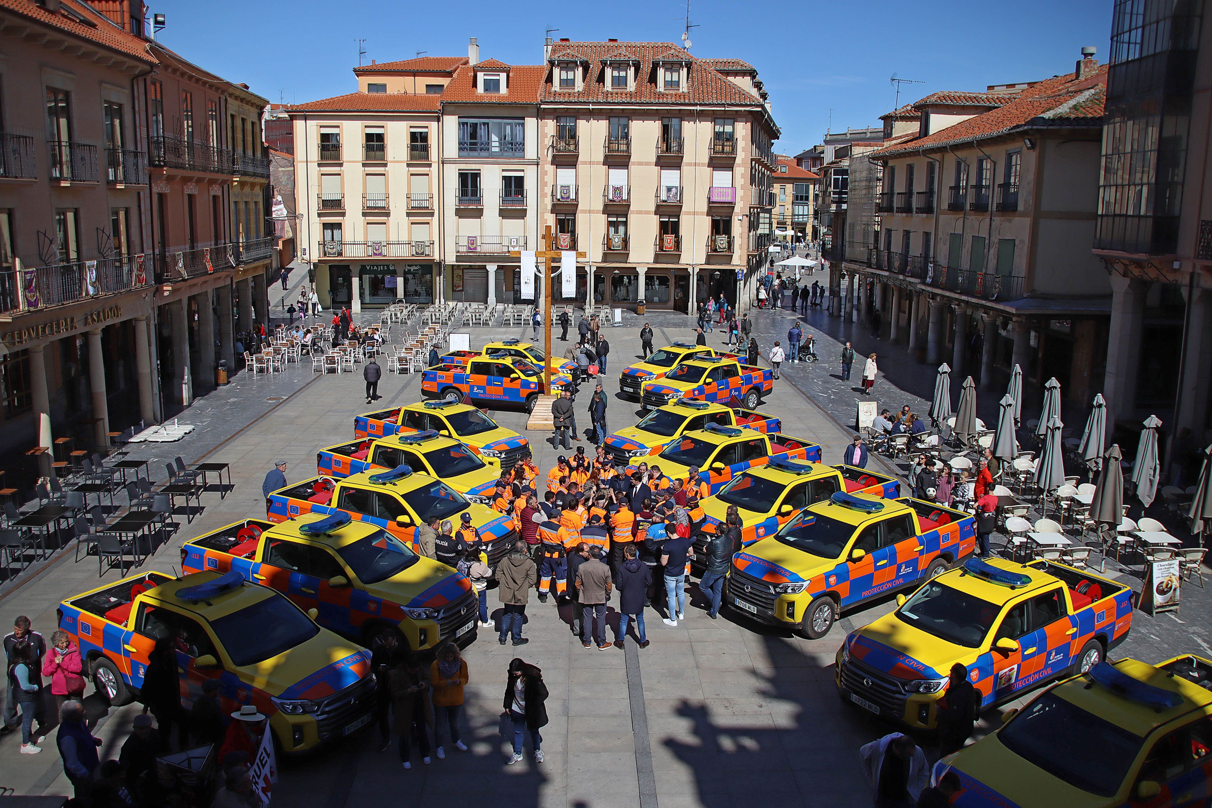 Los vehículos se han presentado este lunes en Astorga. | PEIO GARCÍA (ICAL)