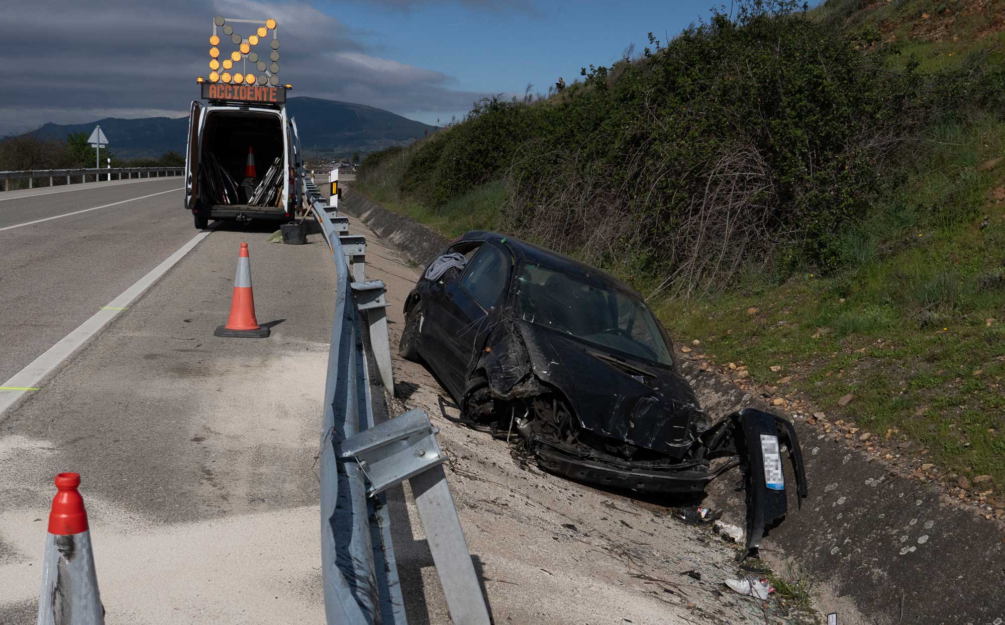 Estado del vehículo tras el accidente. | CÉSAR SÁNCHEZ (ICAL)