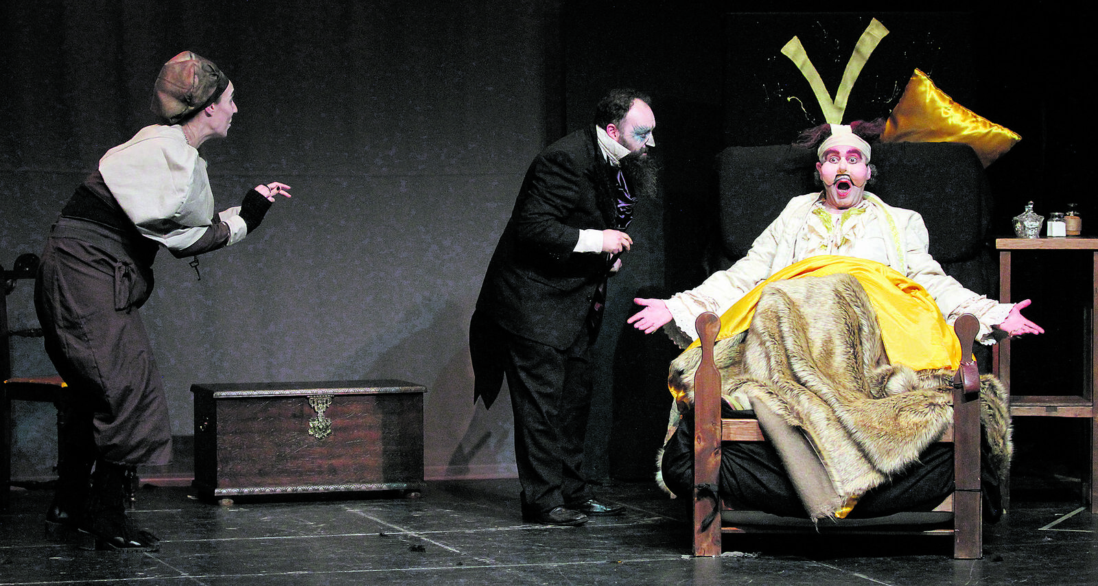 Una escena de ‘Volpone’ de Teatro En Obras, que este miércoles llega al Auditorio con motivo del Día Mundial del Teatro. |JUAN LUIS GARCÍA