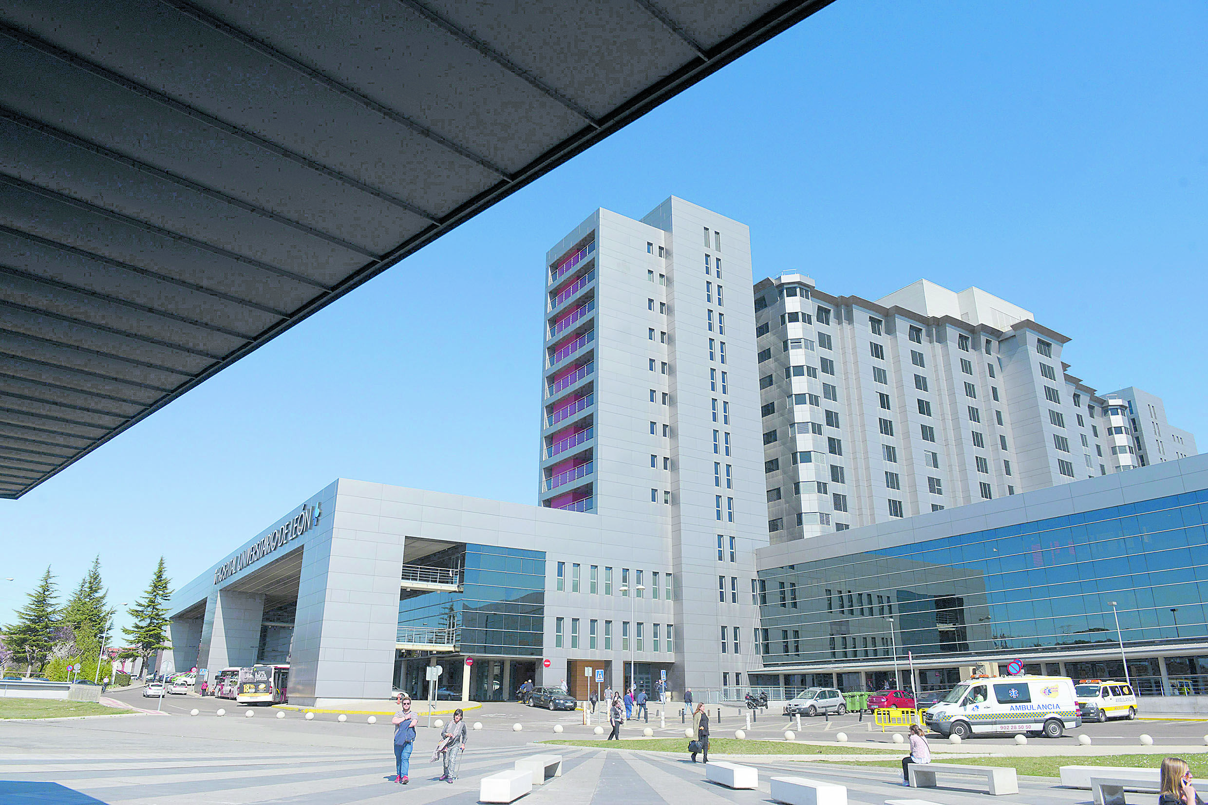 Imagen exterior del Hospital Universitario de León. | Mauricio Peña