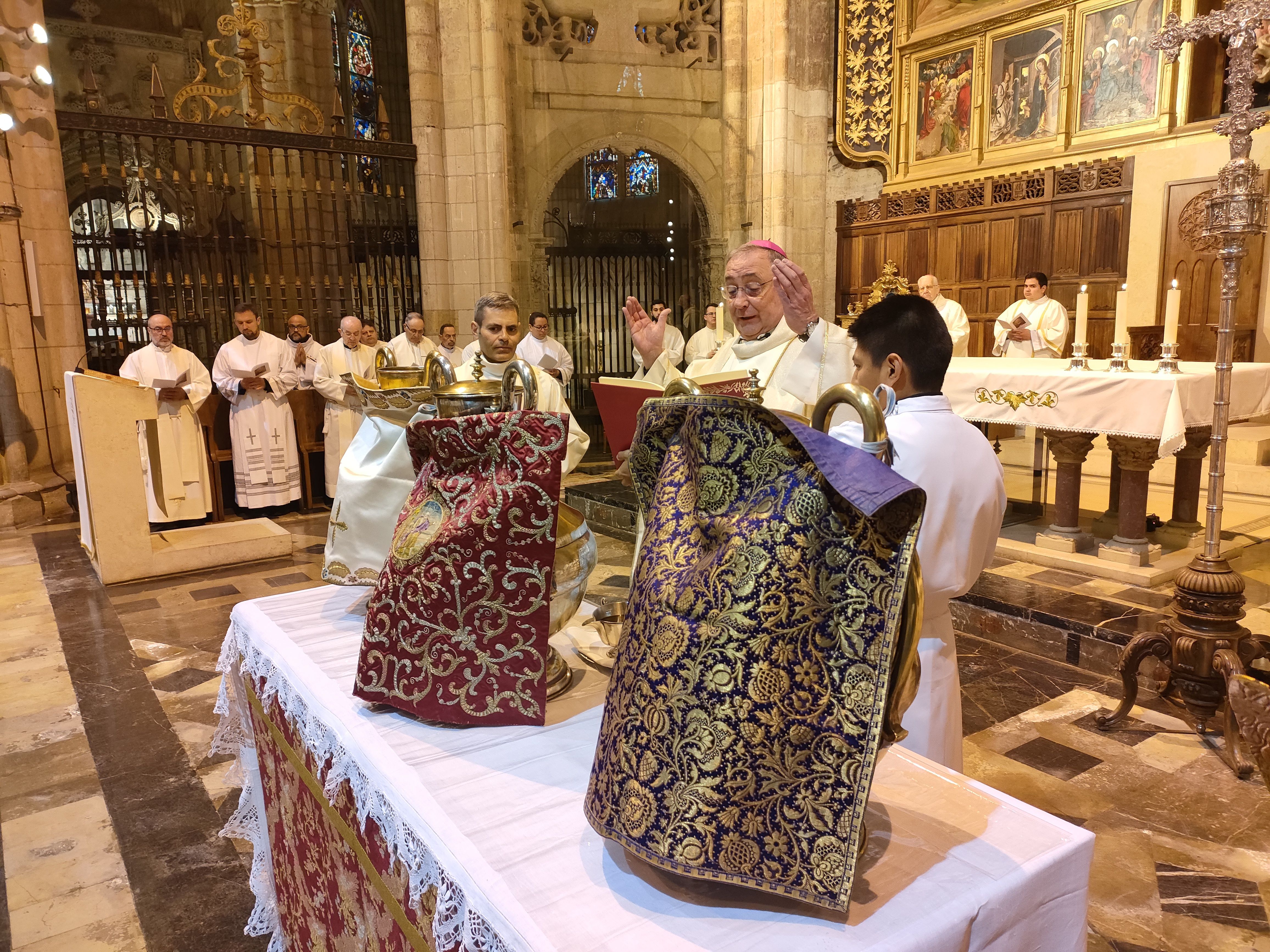 Misa Crismal en la Catedral de León. | ICAL