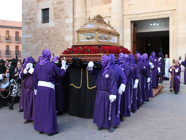 Procesión del Viernes Santo en Valencia de Don Juan. | L.N.C.