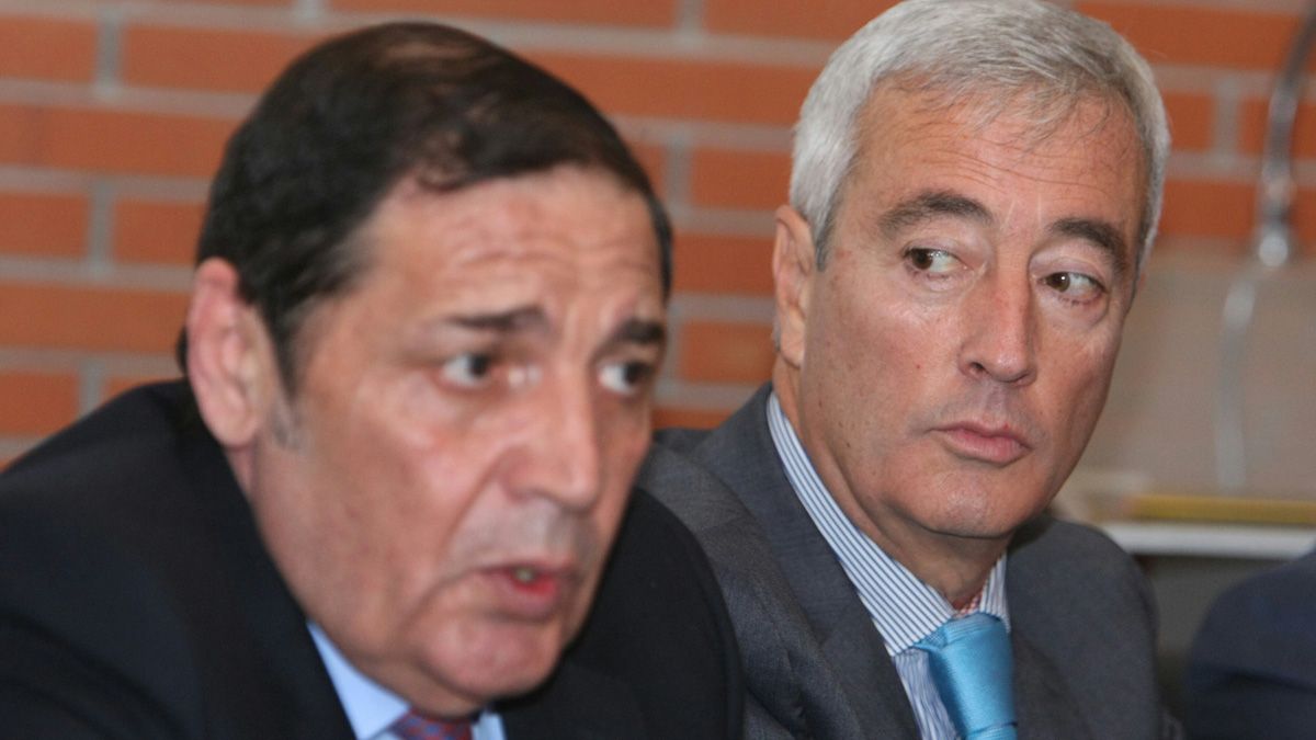 El consejero de Sanidad, Antonio María Sáez Aguado, junto al nuevo gerente, José Antonio Visedo. | C. SÁNCHEZ (ICAL)