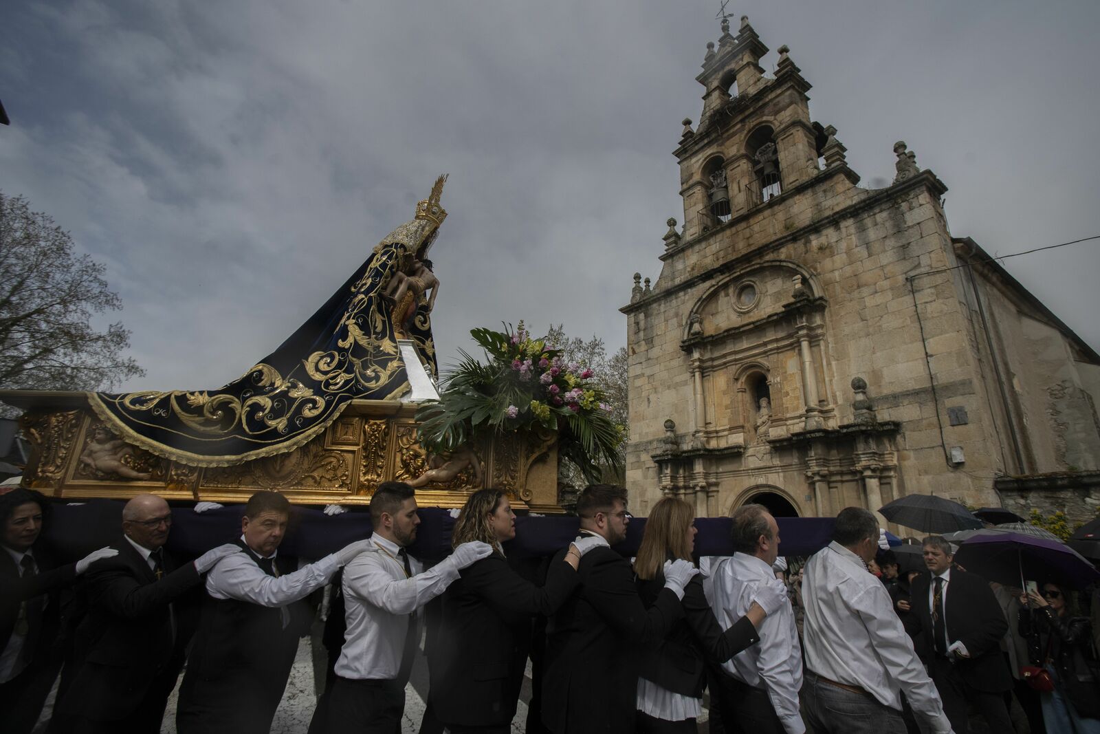 Pese  a la lluvia, la Virgen salió a las puertas de su Santuario para saludar a sus fieles. | ICAL