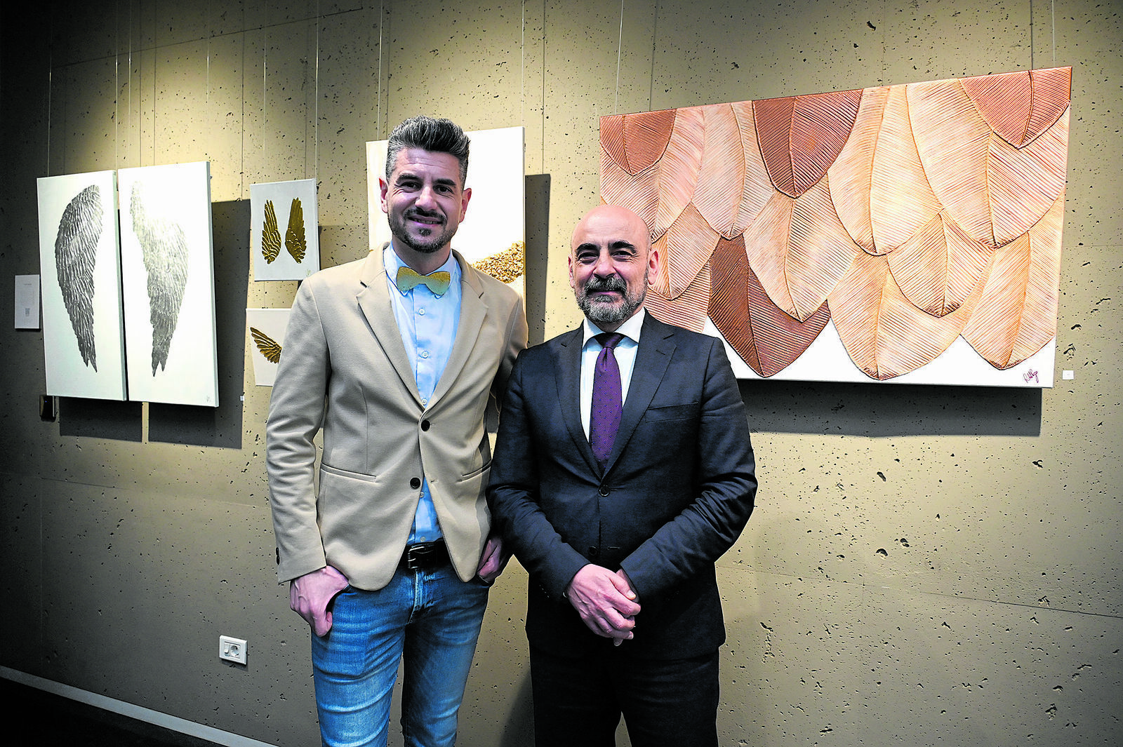 Raúl del Pozo y JuanCarlos Vázquez en la inauguración de ‘Texturas’, este lunes en  El Corte Inglés de León. | SAÚL ARÉN