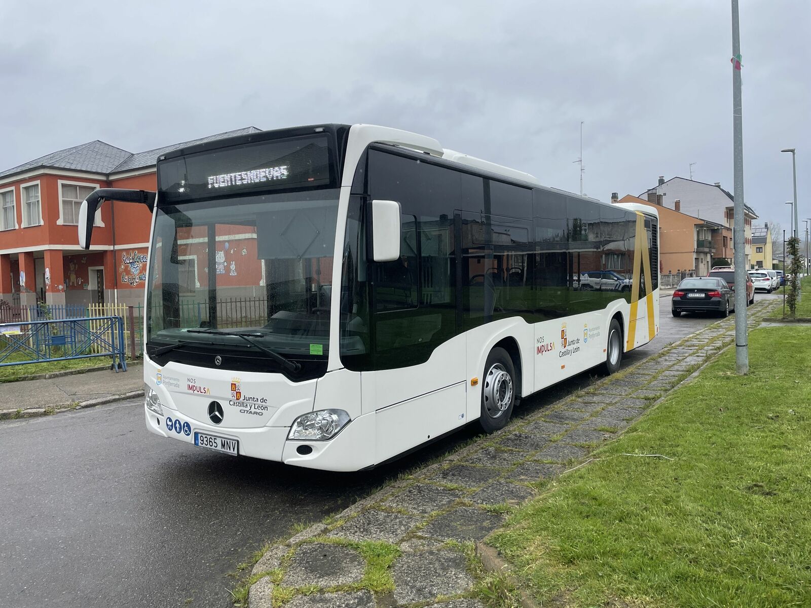 Nuevo autobús para el servicio municipal de transportes de Ponferrada. | Javier Fernández