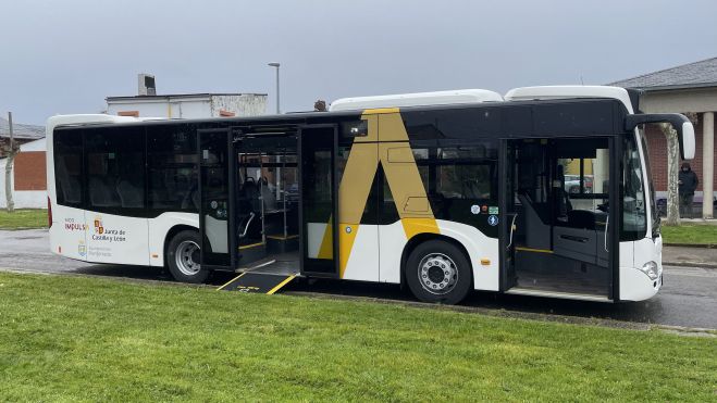 Nuevo autobús para el servicio municipal de transportes de Ponferrada. | Javier Fernández