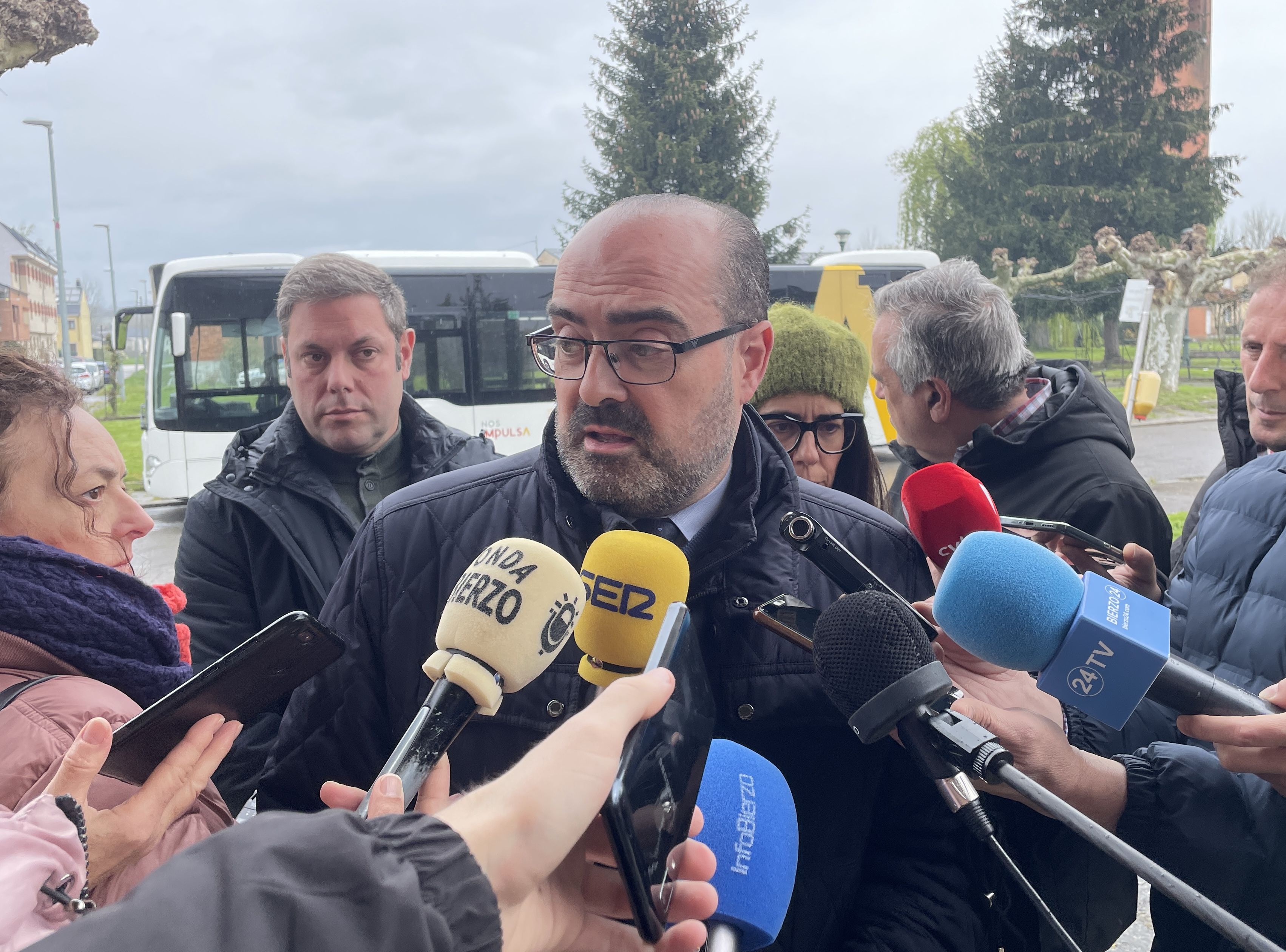 El alcalde Marco Morala atendiendo a los medios de comunicación.| Javier Fernández