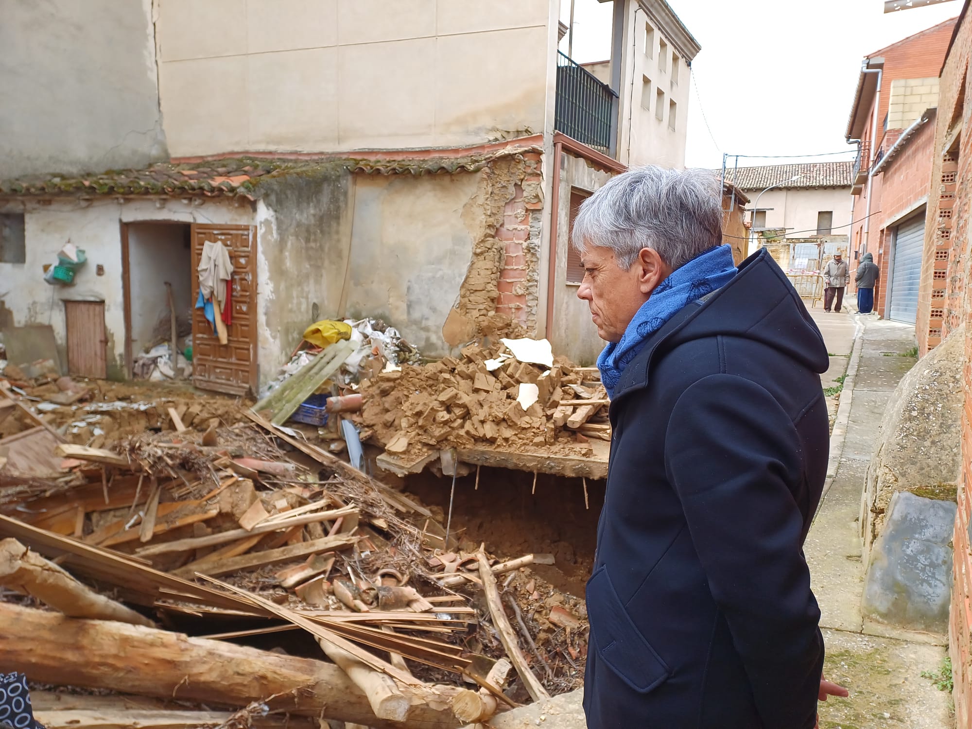 El delegado territorial de la Junta en León, Eduardo Diego, visita la localidad de Valderas. | L.N.C.