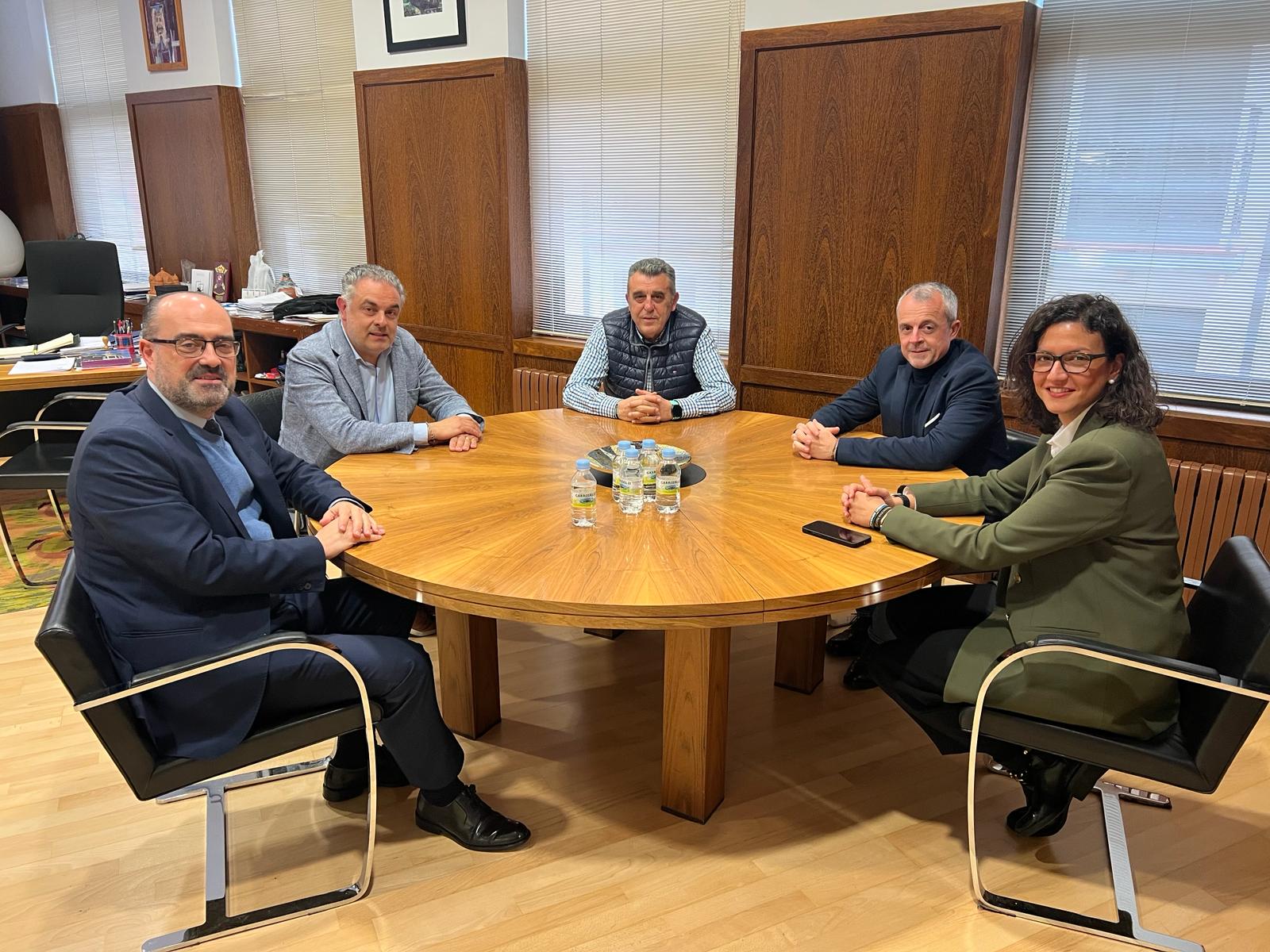 Reunión mantenida en Astorga con el alcalde de Ponferrada.