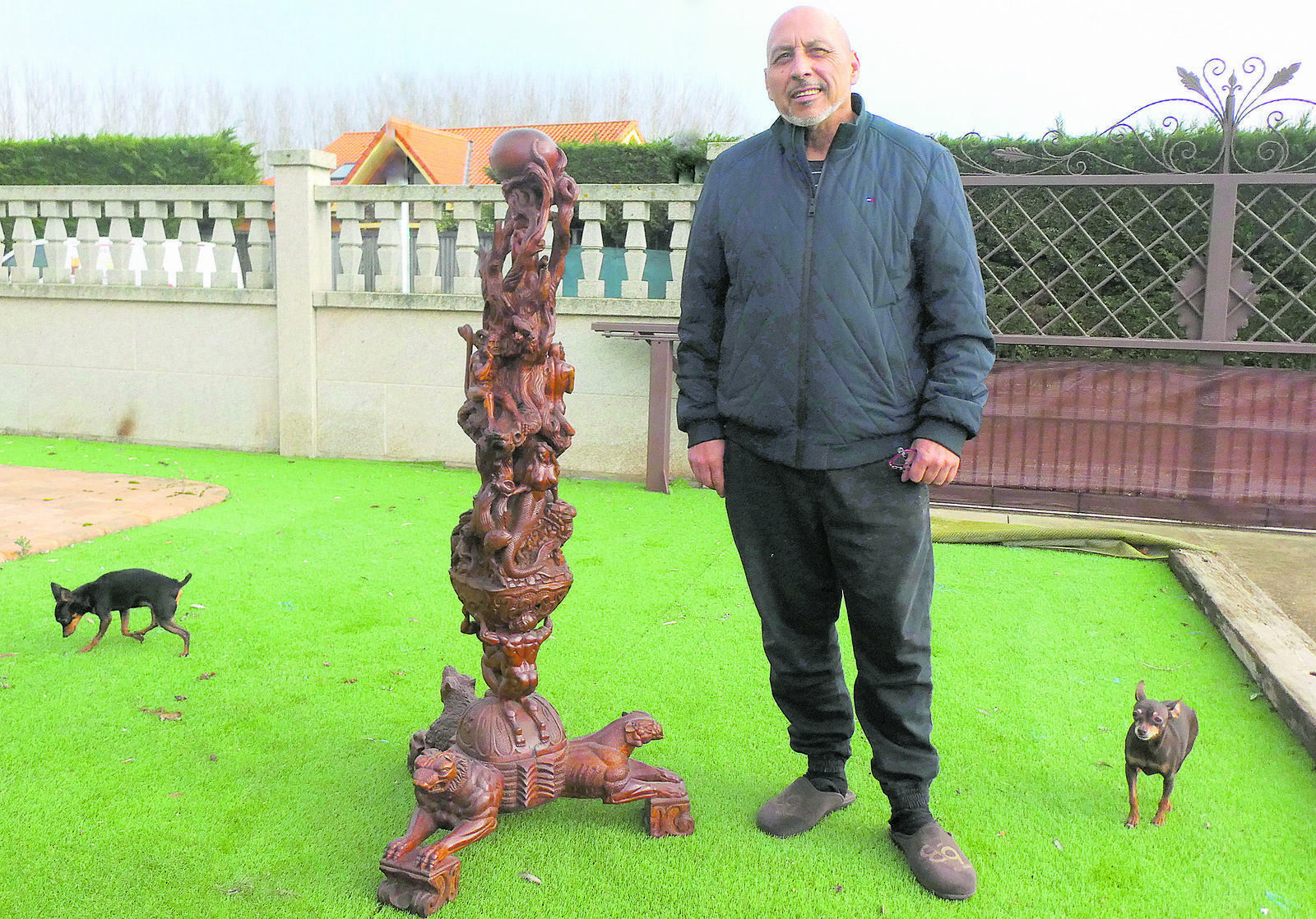 Las piezas de este artista, en madera, están talladas con un sinfín de detalles. | G.F.C.