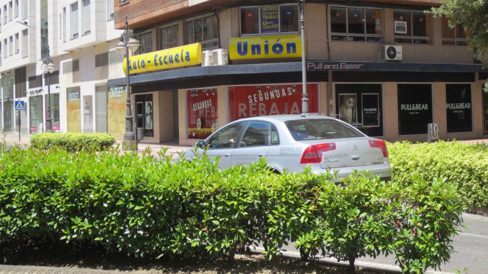 Una autoescuela, en la zona baja de Ponferrada. | L.N.C.