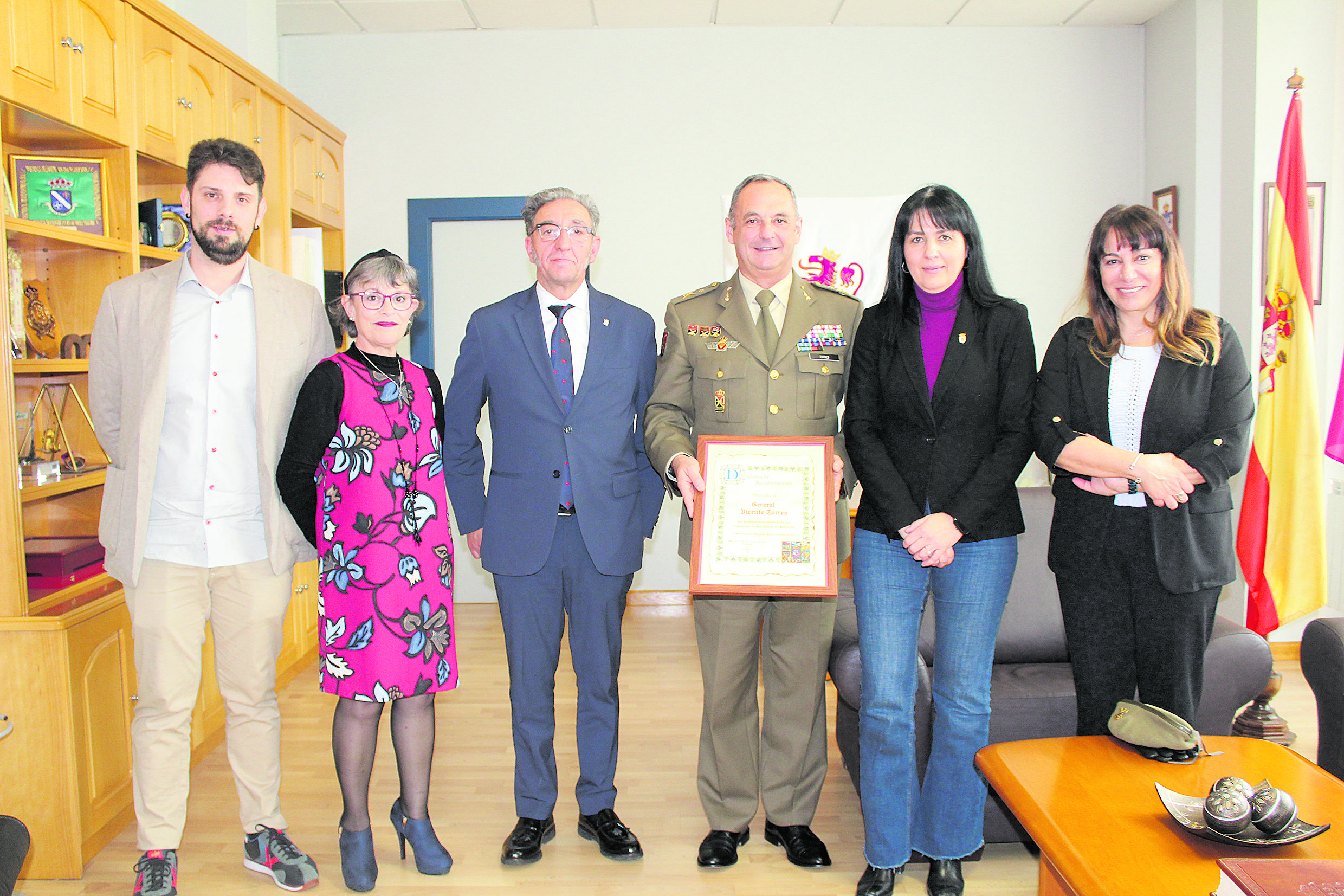 El general Vicente Torres junto al equipo de Gobierno de San Andrés con motivo de su despedida. | L.N.C.