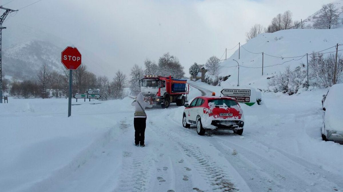 La nieve dificulta la circulación en diversos puntos de la provincia.