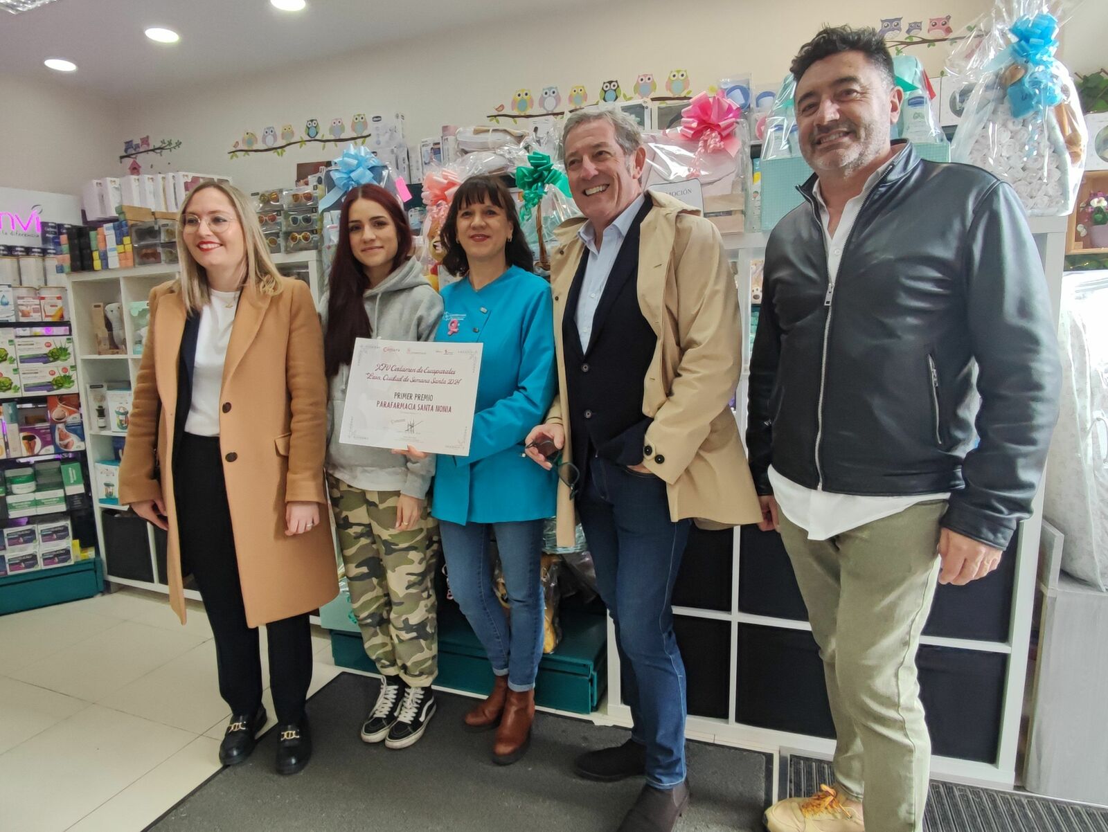 Parafarmacia Santa Nonia, primer premio del concurso de escaparates cofrades de León. | L.N.C.