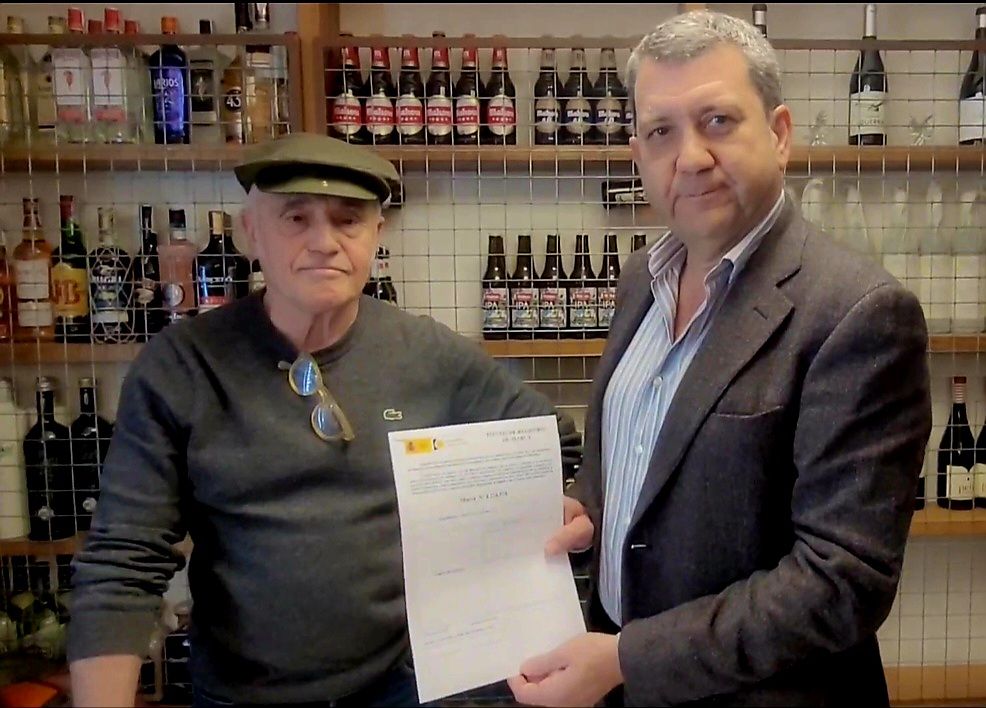 Entrega del título de marca registrada al propietario.
