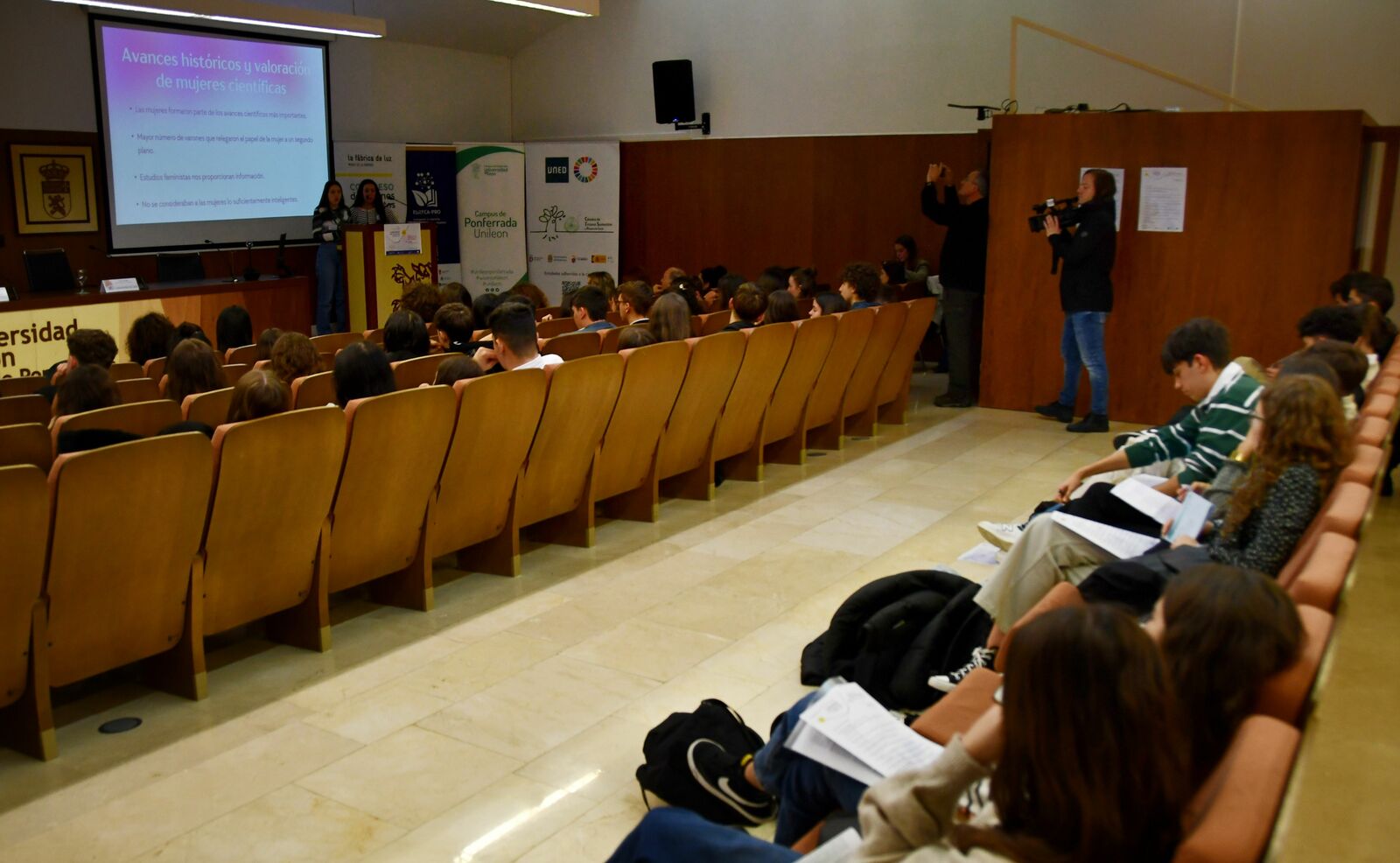 Actividad del congreso durante la presentación de ponencias.