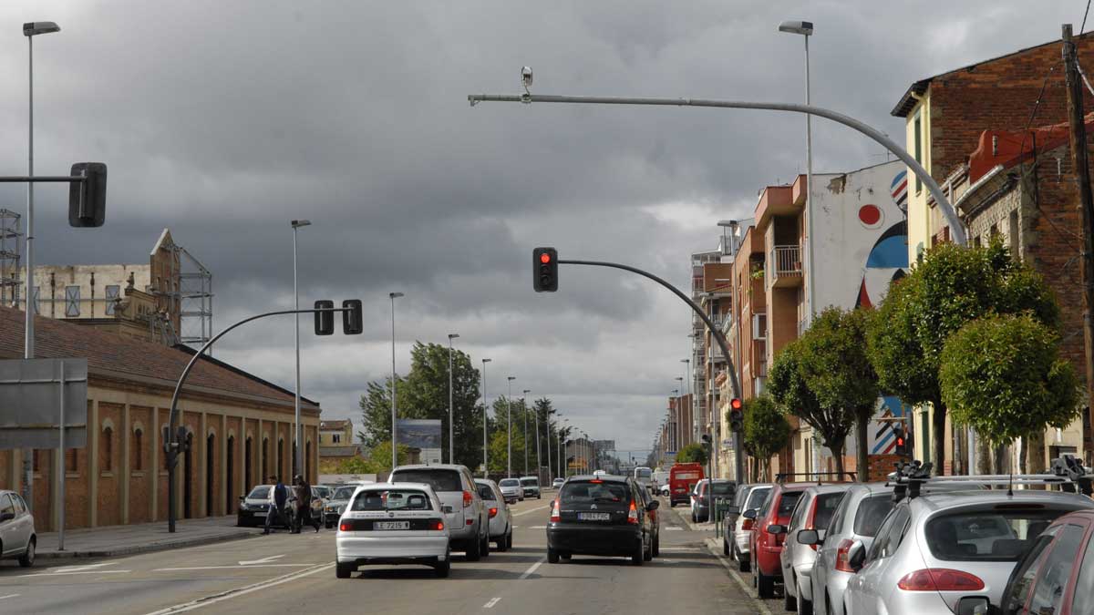 El radar estará colocado a partir del lunes en la avenida Antibióticos. | MAURICIO PEÑA El radar estará colocado a partir del lunes en la avenida Antibióticos. | MAURICIO PEÑA