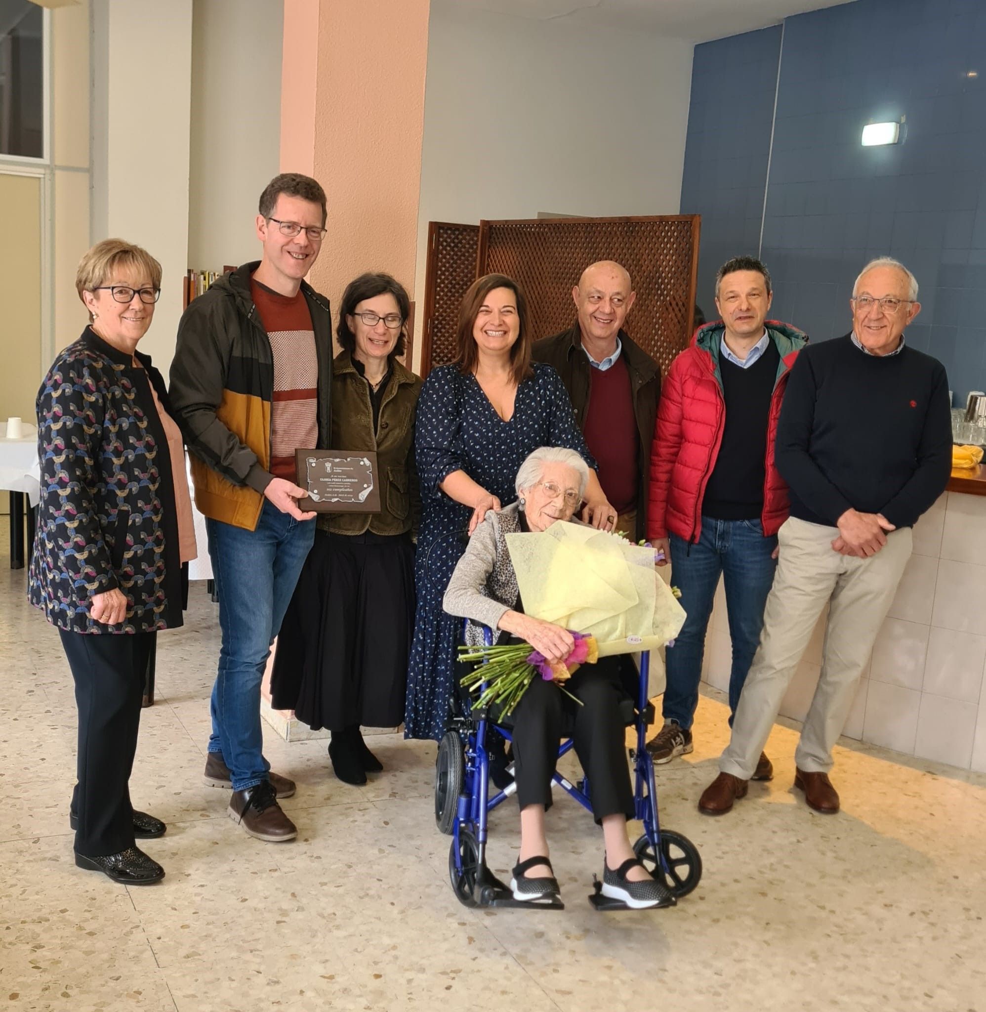 Gloria durante el homenaje a su 102 cumpleaños con el Ayuntamiento de Ardón. | L.N.C.
