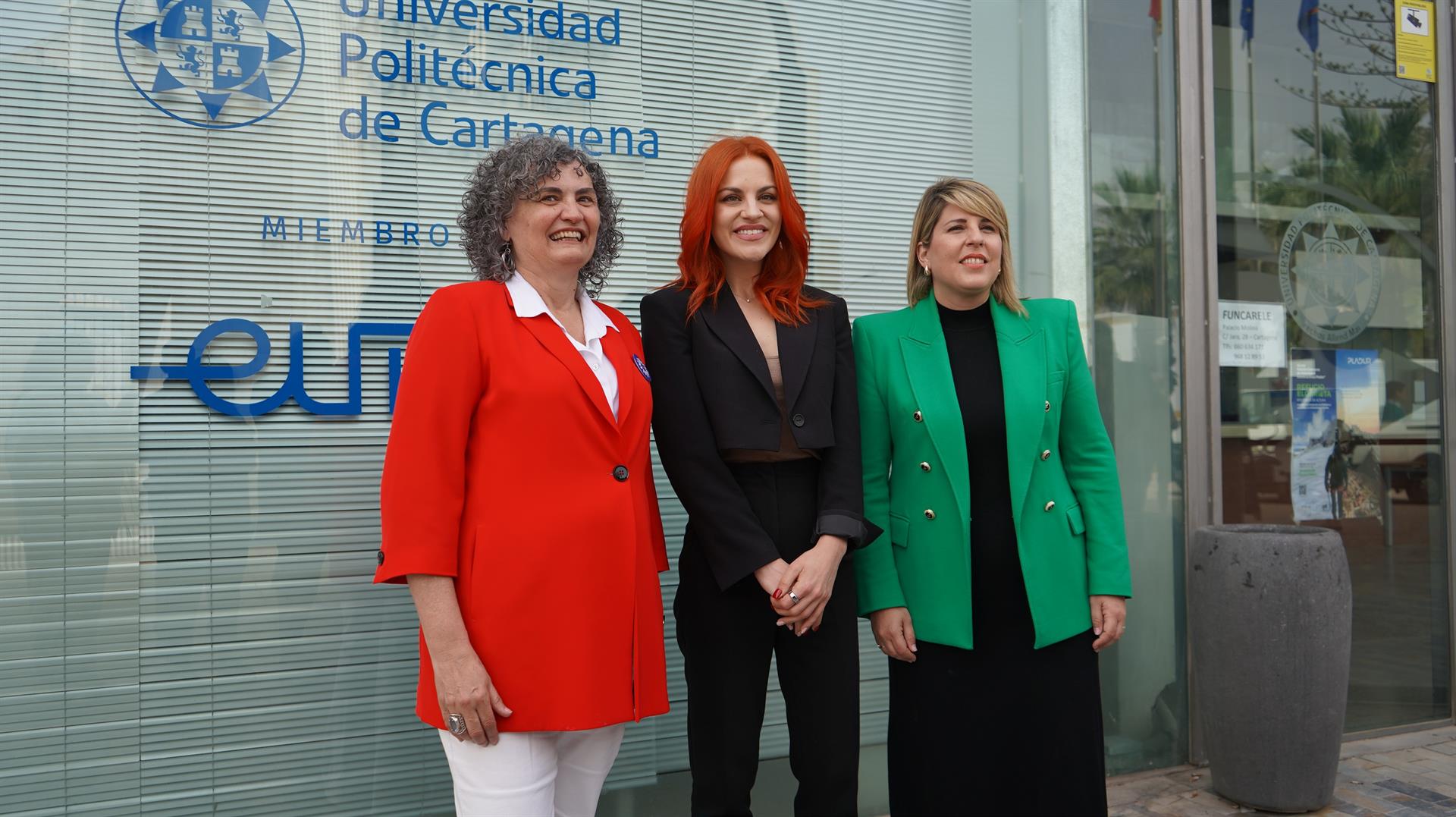 La rectora de la UPCT, Beatriz Miguel, la astronauta Sara García, y la alcaldesa de Cartagena, Noelia Arroyo. | L.N.C.