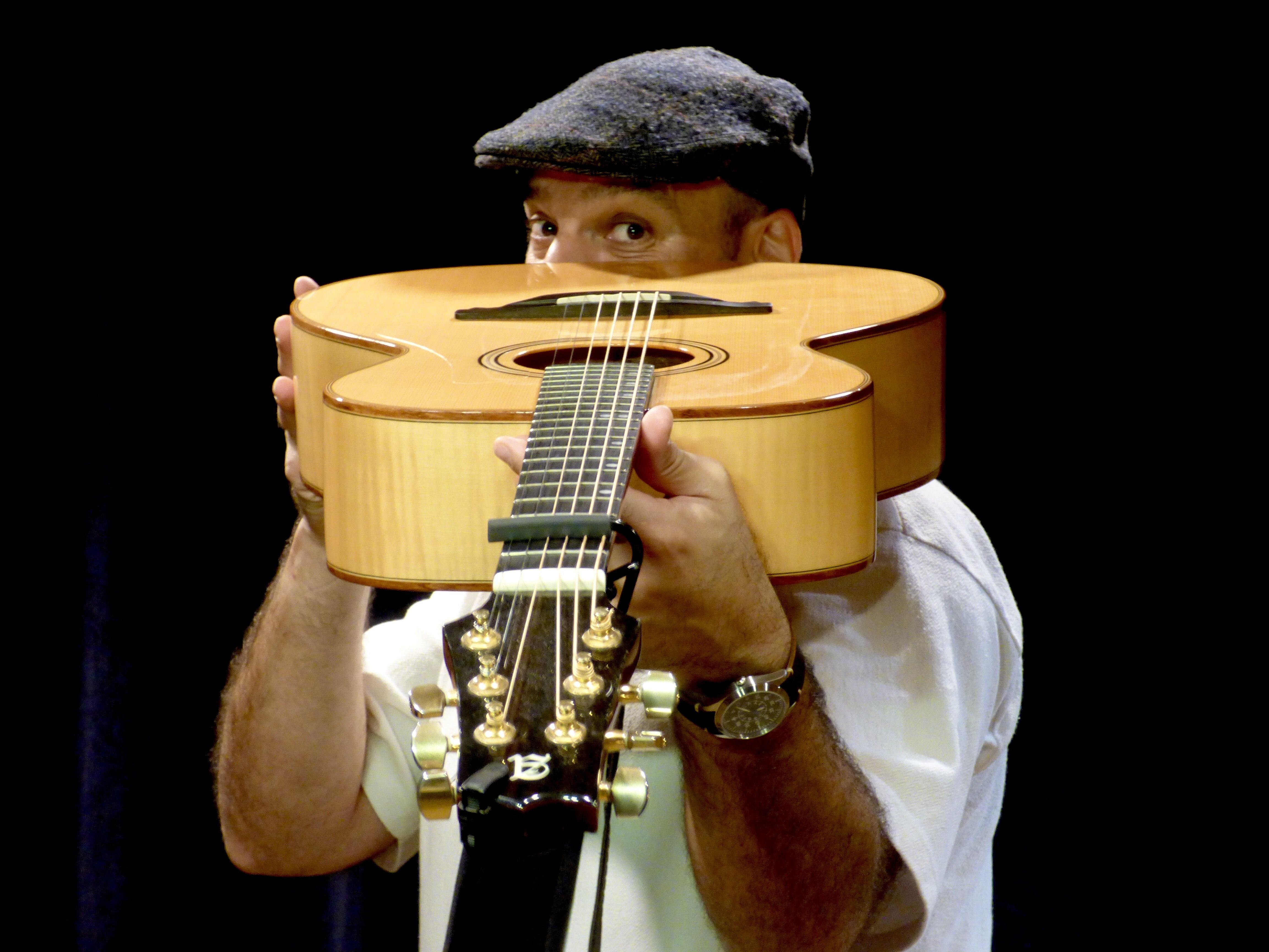 El músico leonés, Diego Gutiérrez, ha grabado cinco de sus últimas composiciones en Laboratorio Audiovisual. | L.N.C.