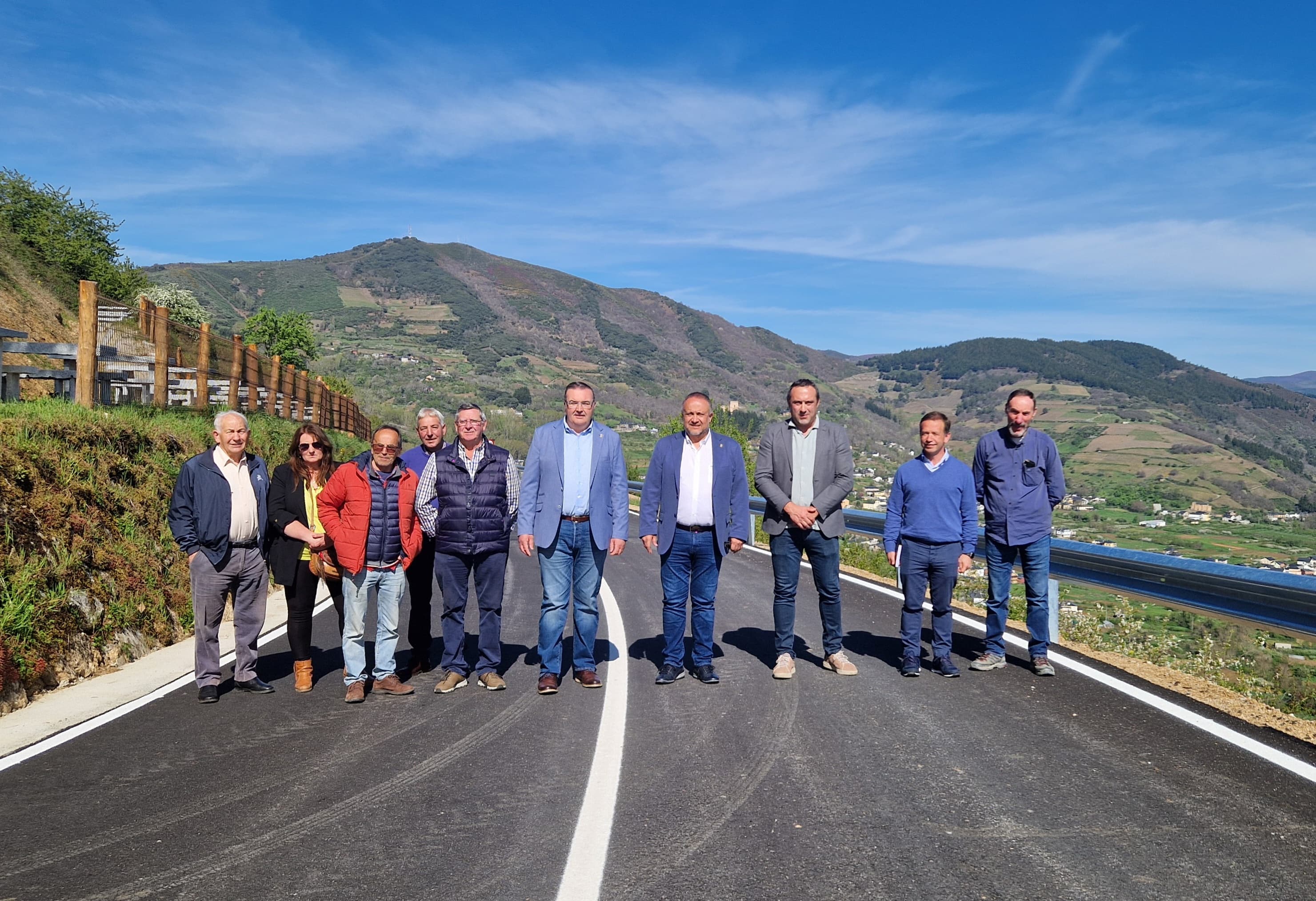 Apertura de la nueva parte de la carretera de Corullón.