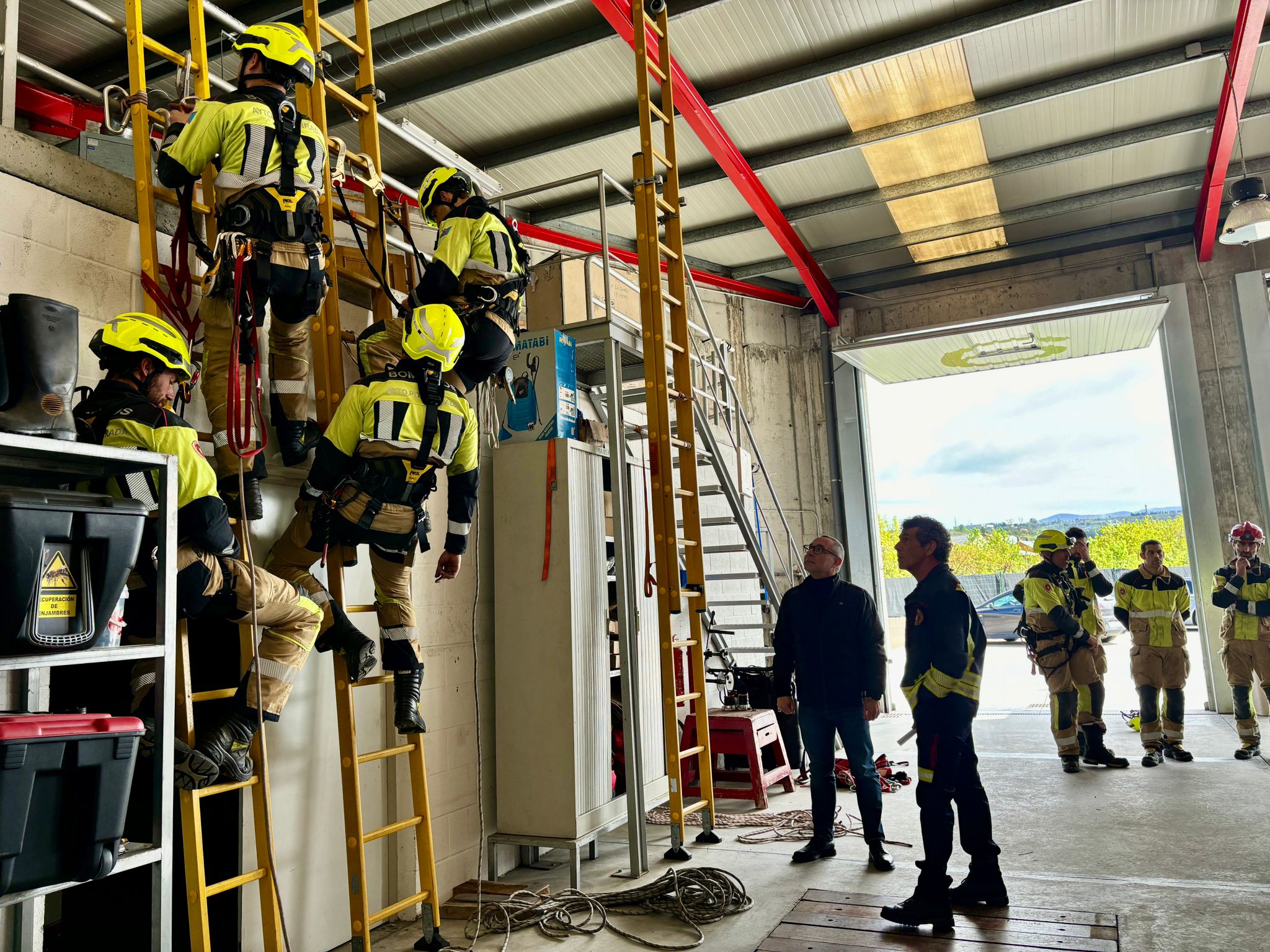 Los Bomberos de Ponferrada en el curso realizado en sus propias instalaciones. 