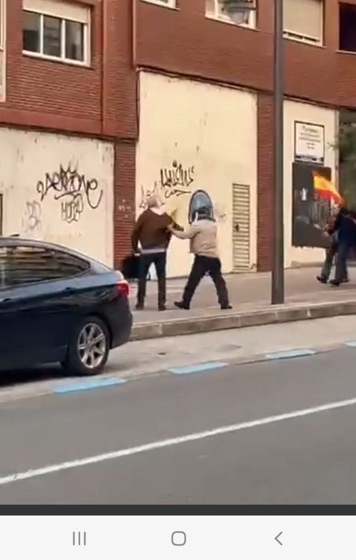 Captura de pantalla del vídeo en el que se ve la agresión.