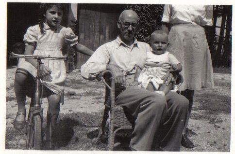 Carmen y Pablo, los dos hijos del diplomático Pablo de Azcárate. | L.N.C. Carmen y Pablo, los dos hijos del diplomático Pablo de Azcárate. | L.N.C.