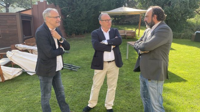 Olegario Ramón, Alfonso Arias y Álex Bolado instantes previos a la presentación. 1 J.F.