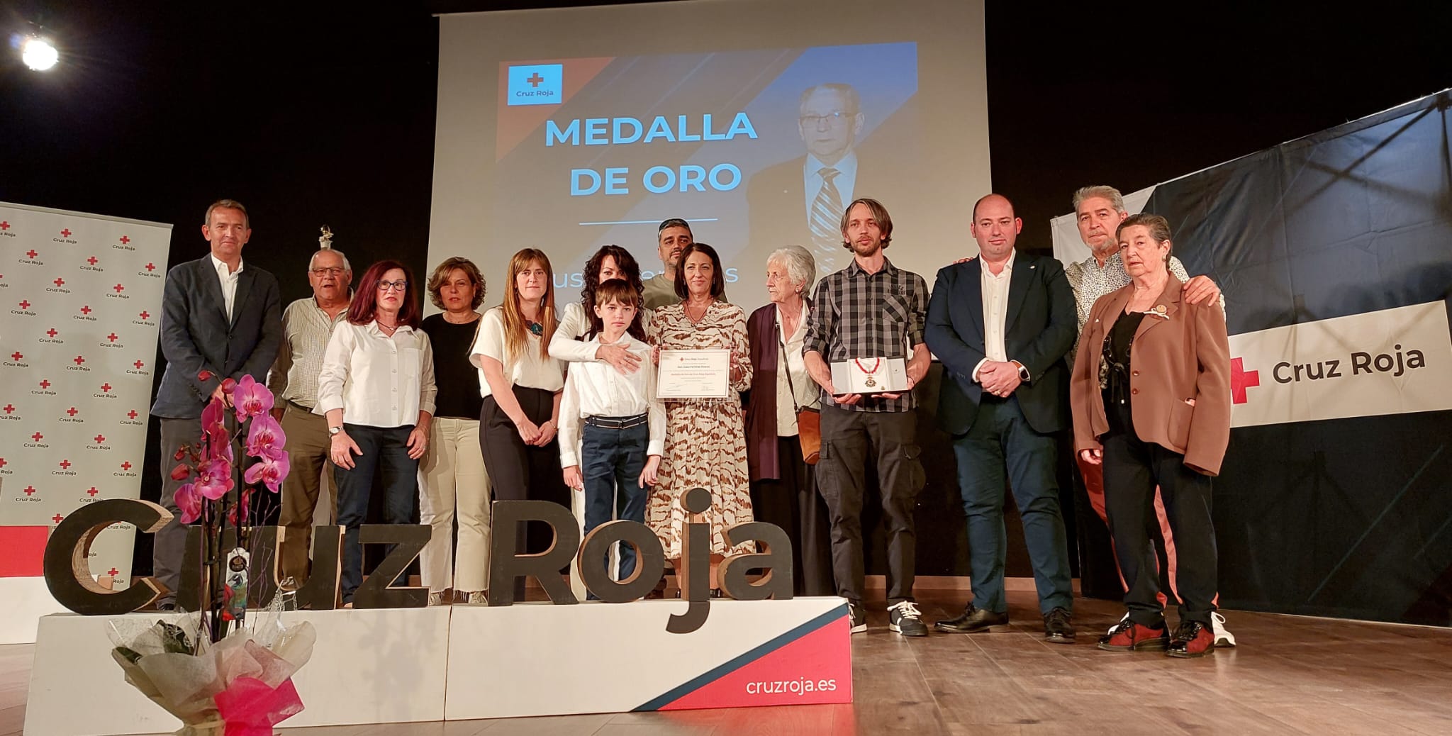 Homenaje póstumo de Cruz Roja León a Justo Ferreras, que fue presidente de la asamblea comarcal de La Robla. | L.N.C.