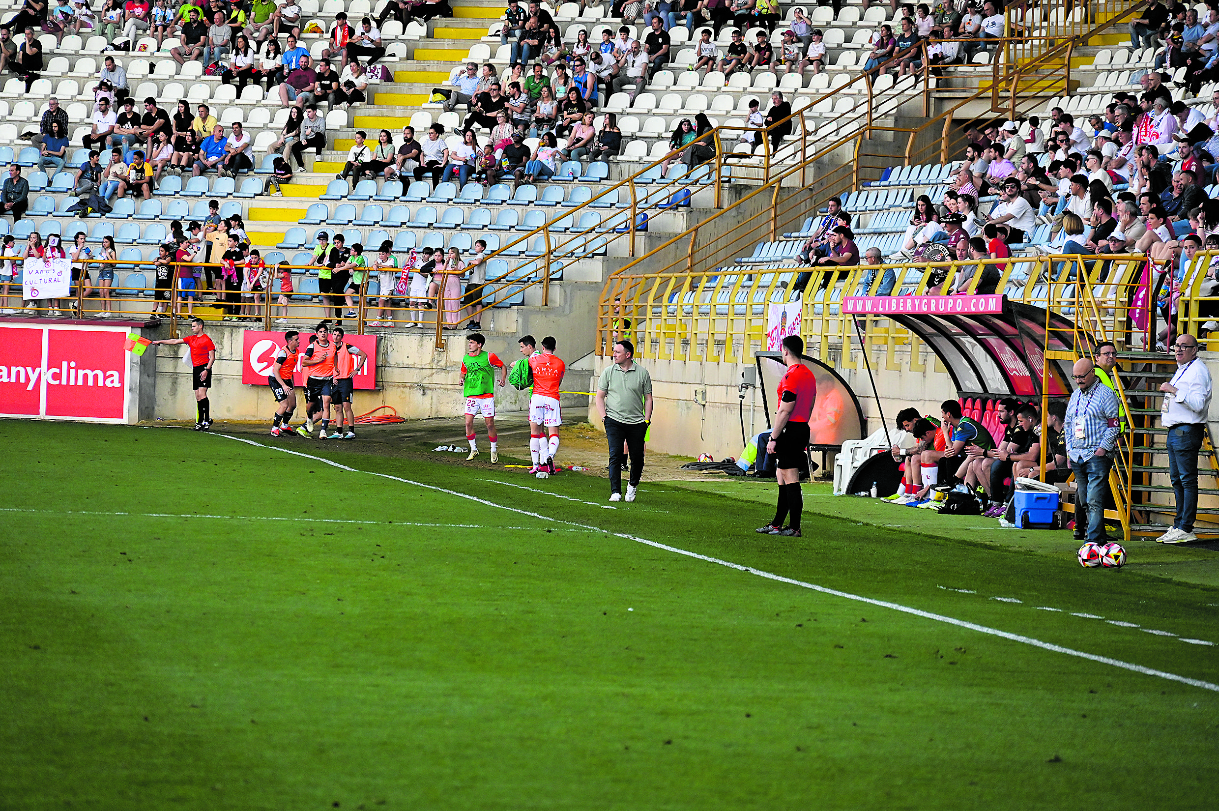 Llona durante el partido ante la Real Sociedad B. | SAÚL ARÉN