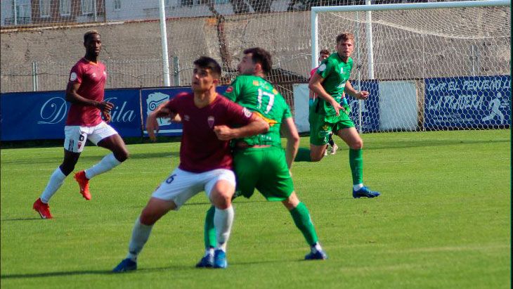 El Astorga cayó ante el líder, dando la cara, y se sale de los puestos de la promoción de ascenso. | ASTORGA