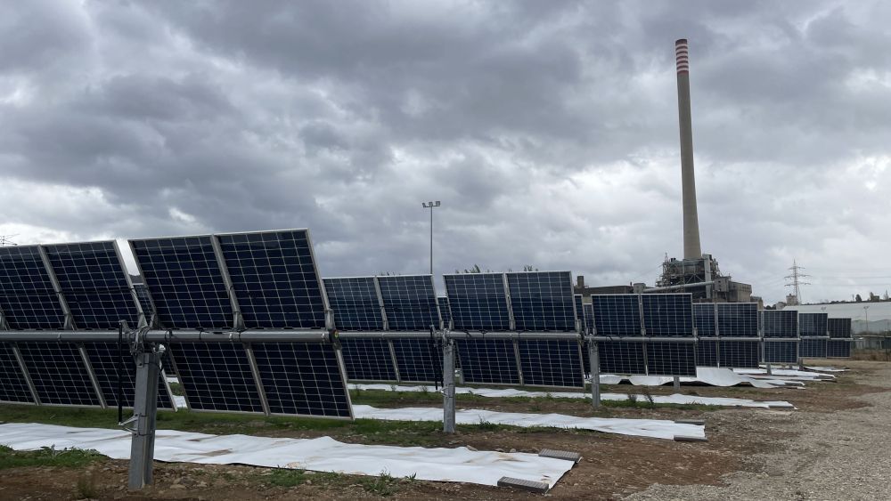 Imagen de archivo de una planta fotovoltaica.  | JAVIER FERNÁNDEZ