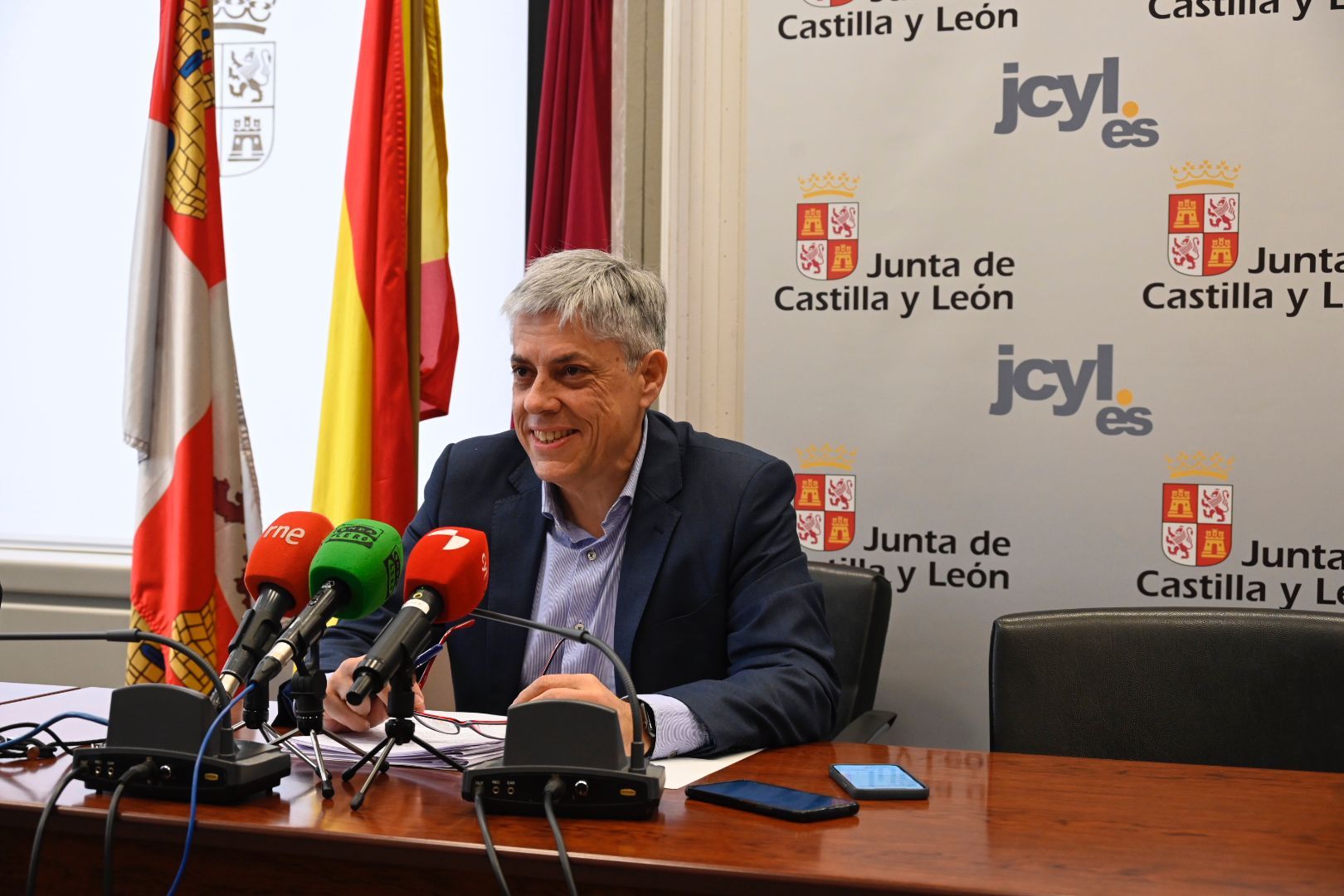 El delegado de la Junta en León, Eduardo Diego, presenta la partida del Fondo de Cohesión Territorial. | SAÚL ARÉN