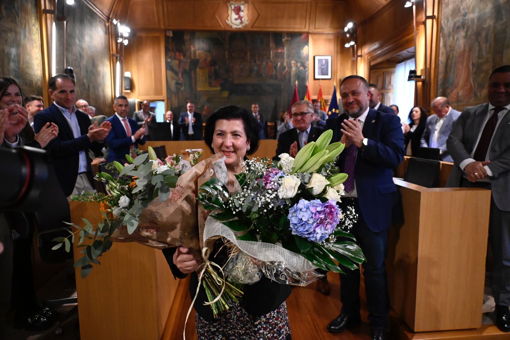 Cirenia Villacorta recibió este lunes un sentido homenaje en el pleno extraordinario de la Diputación. | SAÚL ARÉN